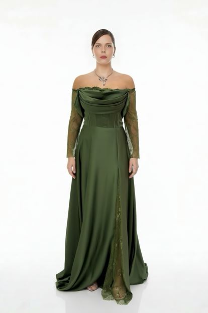 فستان سهرة بمقاسات كبيرة من الساتان الكاكي بتصميم الكورسيه